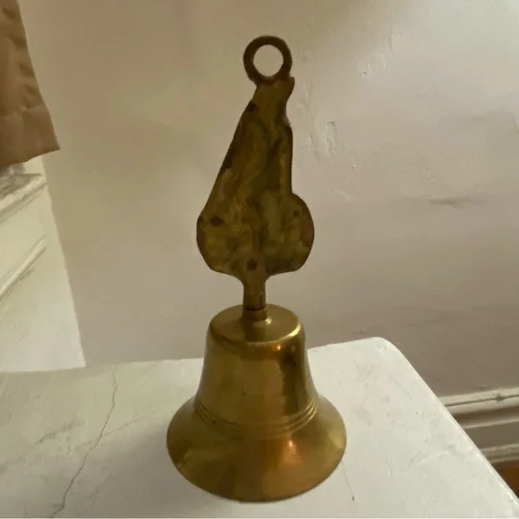 Vintage solid brass Englishman Bell (no clapper) - Picture 5 of 8